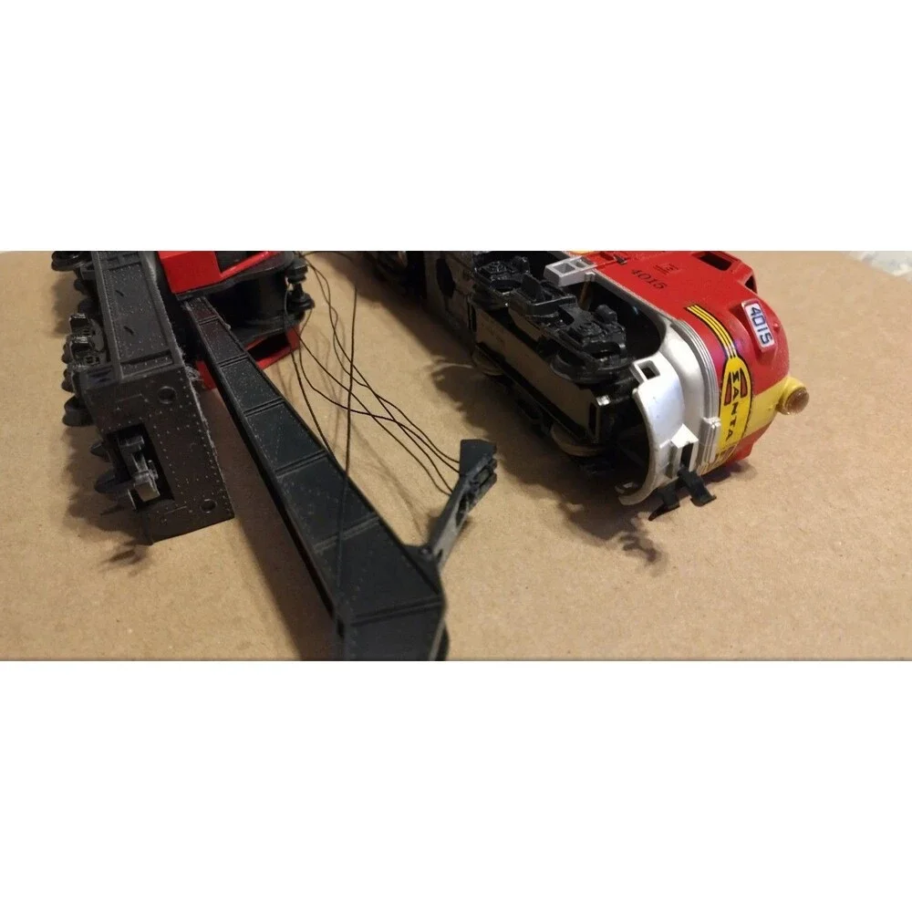 Lot Of 2 Tyco Santa Fe Hong Kong HO Train Items Engine Crane Vintage Toy Track